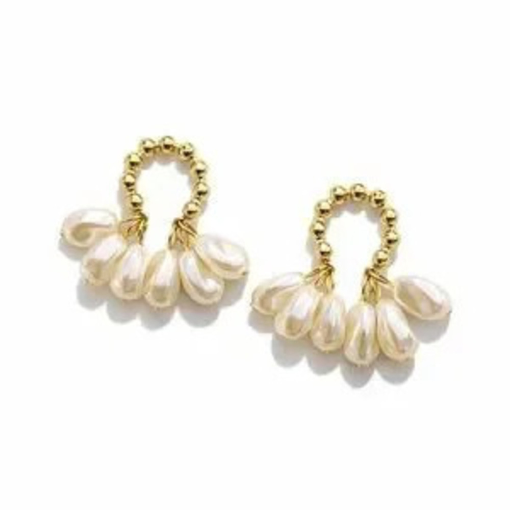 Elegant Gold and Pearl Drop Earrings